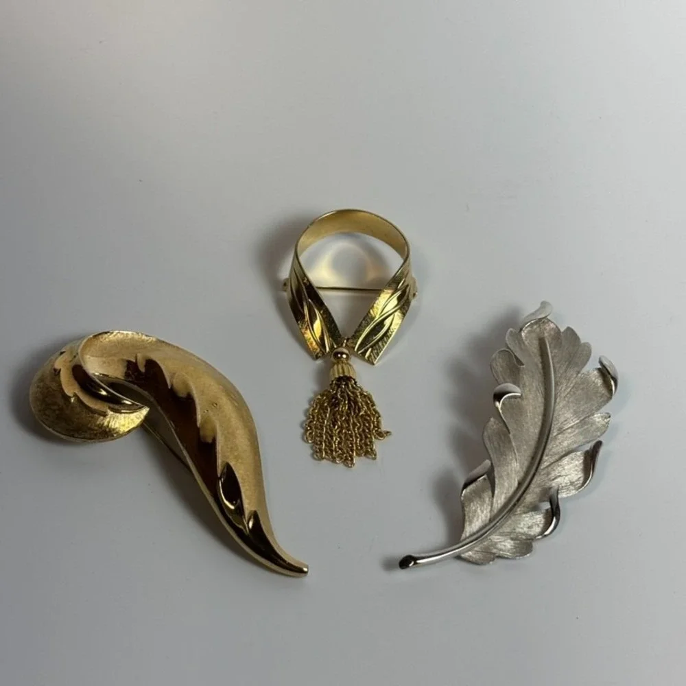 Brooch Lot Vintage‎ Hobe Trifari Silver Gold Tone Leaves Unique Collar Design